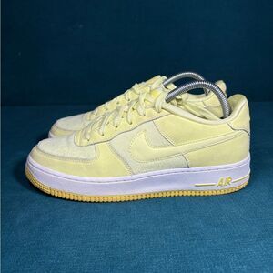 Nike Air Force 1 LV8 GS Yellow Casual Shoes GS 7Y/ Women Size 8.5